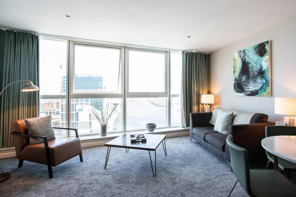 Titanic & City Views, Ultra Luxury City Parking Белфаст Екстериор снимка