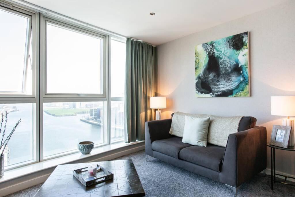 Titanic & City Views, Ultra Luxury City Parking Белфаст Екстериор снимка